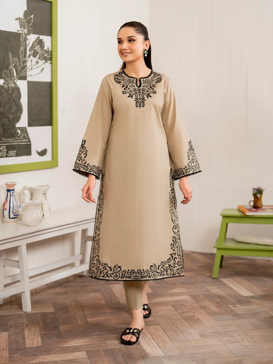 GRANDEUR LAWN 3PC EMBROIDERED SUIT